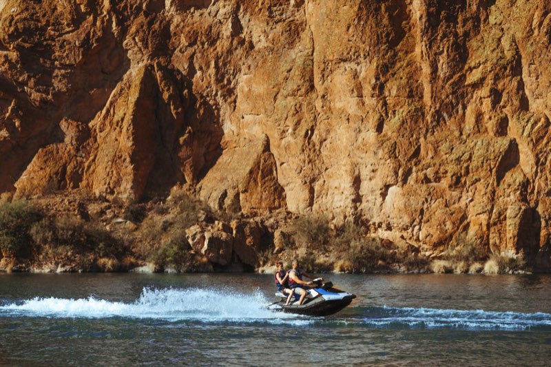 Wave and Ridge jet ski rental on Canyon Lake, Arizona
